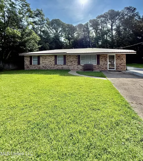 8328 S Carolina Ave, Gulfport, MS 39501
