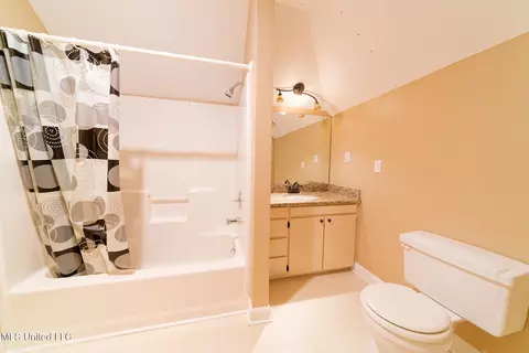 Bath - 148 Bridgewater Dr, Madison, MS 39110 photo 1 of 3