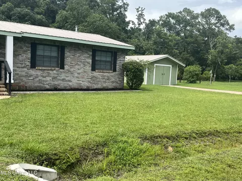 7701 Harold Ave, Moss Point, MS 39563 photo 2