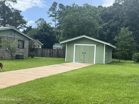 7701 Harold Ave, Moss Point, MS 39563 photo 3