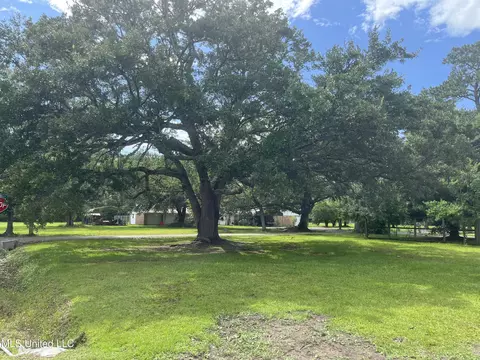 7701 Harold Ave, Moss Point, MS 39563 photo 5