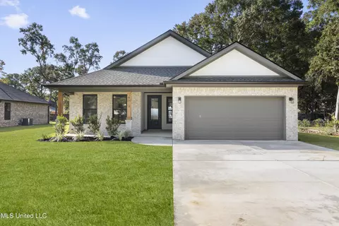 9013 Barnacle Blvd, Ocean Springs, MS 39564