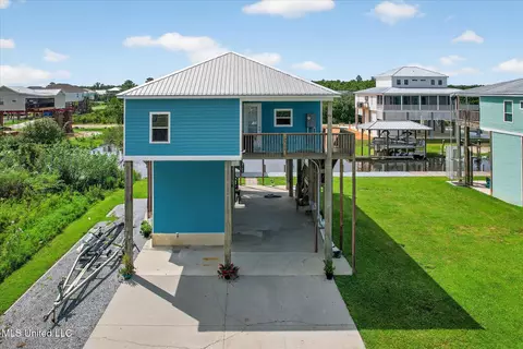 4032 Bank St, Bay Saint Louis, MS 39520