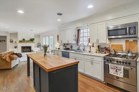 Kitchen - 4630 W Cheryl Dr, Jackson, MS 39211 photo 3 of 4