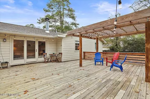 Exterior - 4630 W Cheryl Dr, Jackson, MS 39211 photo 8 of 14