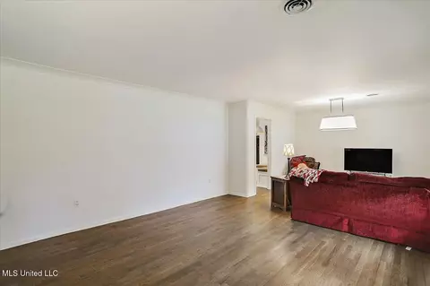Living - 4630 W Cheryl Dr, Jackson, MS 39211 photo 1 of 3
