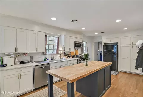 Kitchen - 4630 W Cheryl Dr, Jackson, MS 39211 photo 1 of 4
