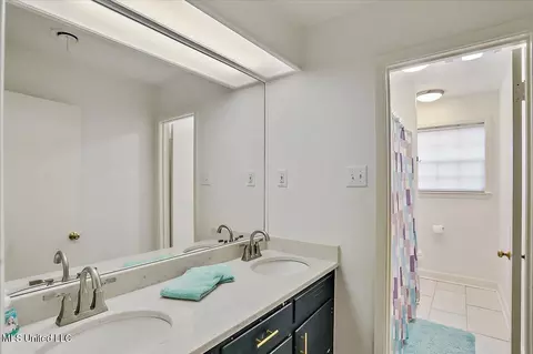 Bath - 4630 W Cheryl Dr, Jackson, MS 39211 photo 1 of 3