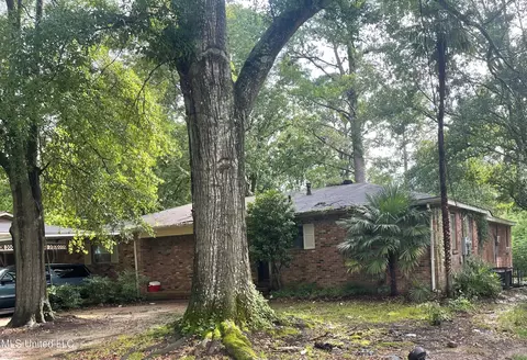 3039 Woodview Dr, Jackson, MS 39212