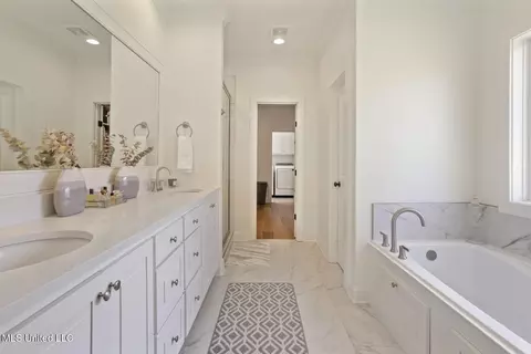 Bath - 115 Hampton Ln, Madison, MS 39110 photo 1 of 5