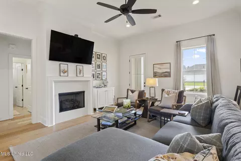 Living - 115 Hampton Ln, Madison, MS 39110 photo 2 of 3