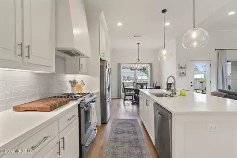 Kitchen - 115 Hampton Ln, Madison, MS 39110 photo 2 of 4