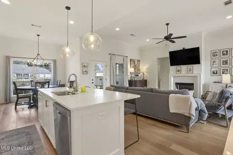 Entry Way - 115 Hampton Ln, Madison, MS 39110 photo 1 of 2