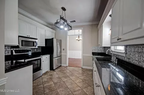 Kitchen - 426 Fairfield Dr, Madison, MS 39110 photo 3 of 4