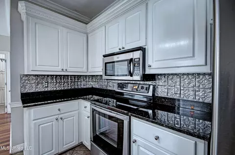 Kitchen - 426 Fairfield Dr, Madison, MS 39110 photo 2 of 4