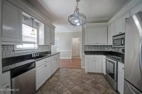 Kitchen - 426 Fairfield Dr, Madison, MS 39110 photo 1 of 4