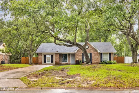 6929 Red Bud Ln, Ocean Springs, MS 39564