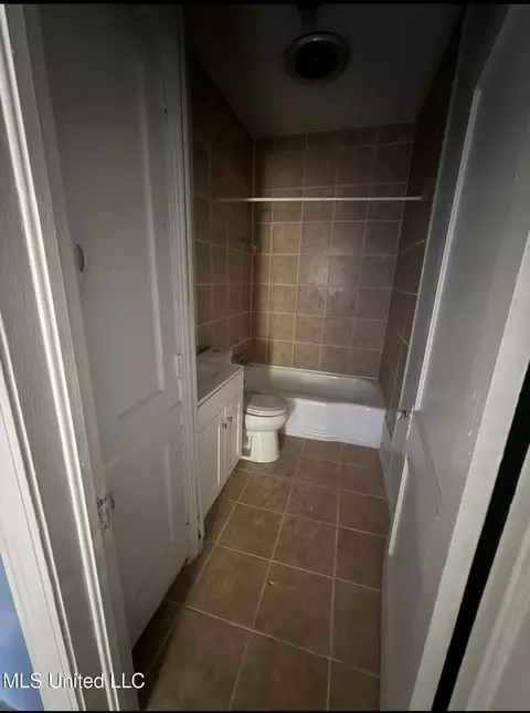 Bath - 156 Denver St, Jackson, MS 39209 photo 1 of 1