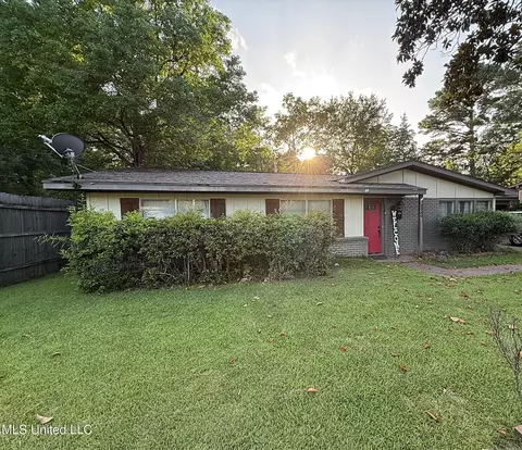 5709 Orchardview Dr, Jackson, MS 39211