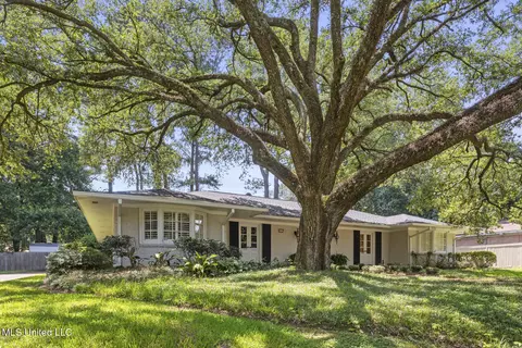 5325 Red Fox Rd, Jackson, MS 39211 photo 2