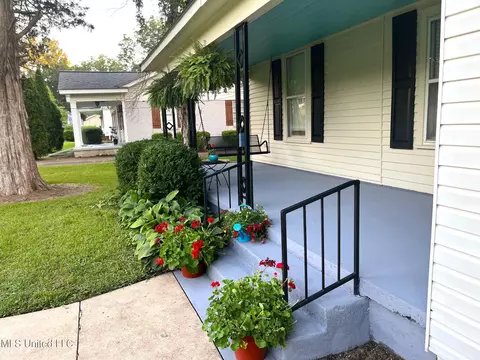 409 Coleman St, Como, MS 38619 photo 3