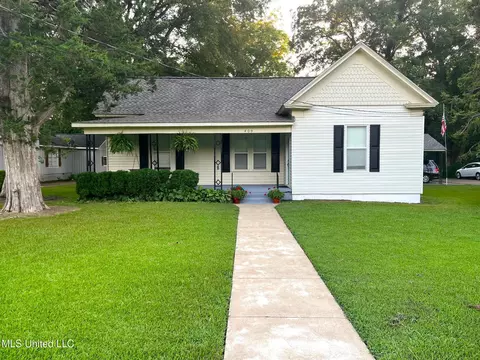409 Coleman St, Como, MS 38619