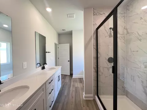 Bath - 13445 Crane Dr, Vancleave, MS 39565 photo 2 of 4