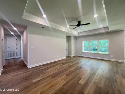 Living - 13445 Crane Dr, Vancleave, MS 39565 photo 2 of 5
