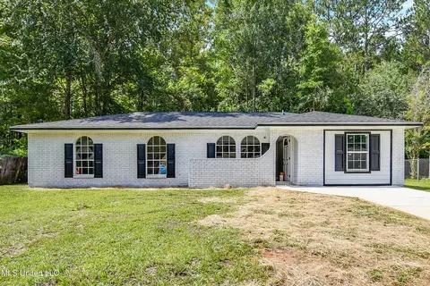 1705 Kingfisher Dr, Gautier, MS 39553