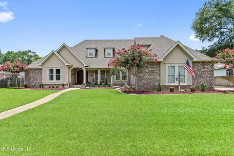 3008 Oakleigh Cir, Ocean Springs, MS 39564