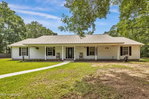 15083 Lumpkin Rd, Gulfport, MS 39503