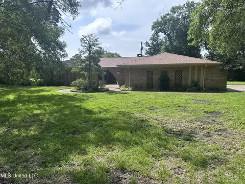 1200 Westwood St, Pascagoula, MS 39567
