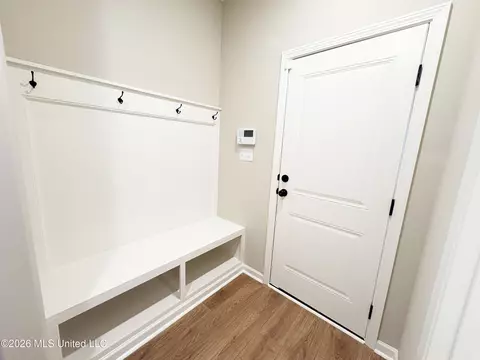 Entry Way - 3491 Hatton Dr, Nesbit, MS 38651 photo 2 of 2