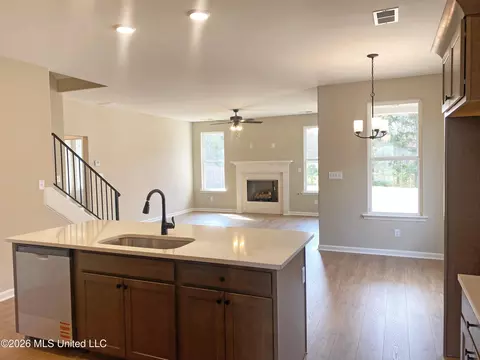 Living - 3491 Hatton Dr, Nesbit, MS 38651 photo 1 of 1