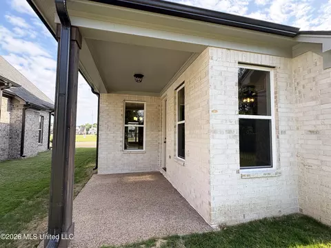 Exterior - 3491 Hatton Dr, Nesbit, MS 38651 photo 2 of 3