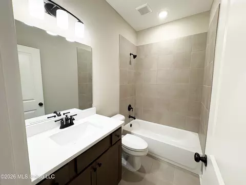 Bath - 3491 Hatton Dr, Nesbit, MS 38651 photo 3 of 4
