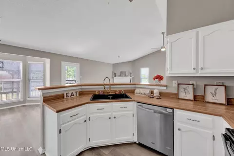 Kitchen - 10326 Amanda Dr, Olive Branch, MS 38654 photo 3 of 3