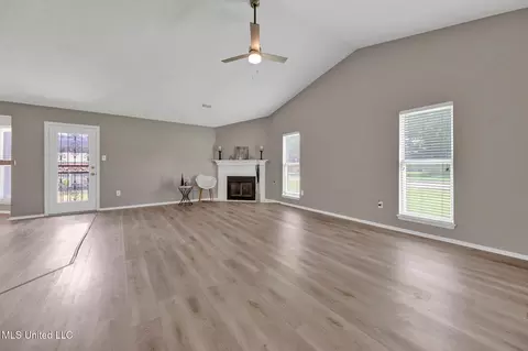 Living - 10326 Amanda Dr, Olive Branch, MS 38654 photo 1 of 2