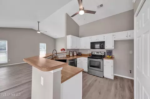 Kitchen - 10326 Amanda Dr, Olive Branch, MS 38654 photo 1 of 3