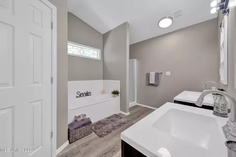 Bath - 10326 Amanda Dr, Olive Branch, MS 38654 photo 1 of 4