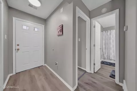 Entry Way - 10326 Amanda Dr, Olive Branch, MS 38654 photo 1 of 1
