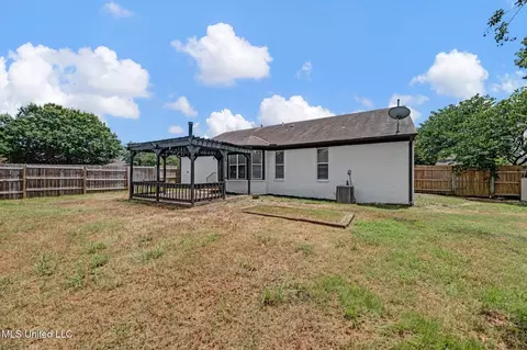 Exterior - 10326 Amanda Dr, Olive Branch, MS 38654 photo 3 of 3