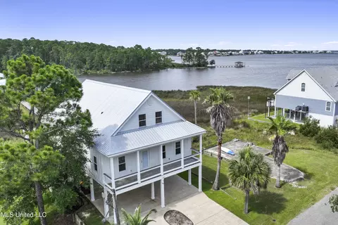158 Pinecrest Dr, Pass Christian, MS 39571