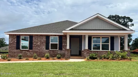 32 Crown Dr, Lucedale, MS 39452