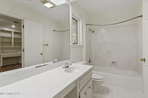 Bath - 13 Highland Meadows Dr, Jackson, MS 39211 photo 4 of 6