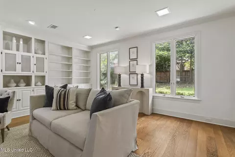 Living - 13 Highland Meadows Dr, Jackson, MS 39211 photo 3 of 3