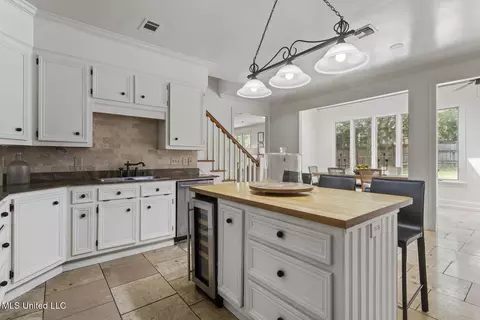 Kitchen - 13 Highland Meadows Dr, Jackson, MS 39211 photo 1 of 6