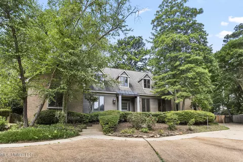 13 Highland Meadows Dr, Jackson, MS 39211