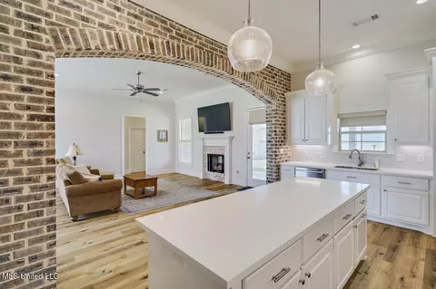 Kitchen - 953 Glenwild Cir, Canton, MS 39046 photo 2 of 4