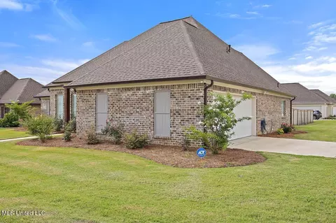 Exterior - 953 Glenwild Cir, Canton, MS 39046 photo 4 of 10